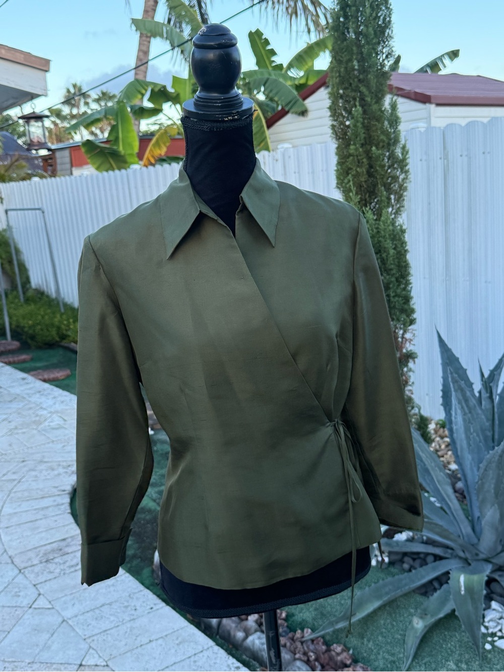 ✨ Vintage Y2K i.c.e. 100% Silk Wrap Blouse in Olive Green ✨ - Picture 5 of 7